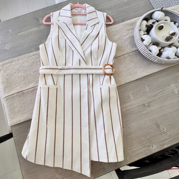 NWOT- Topshop- Belt Stripe Sleeveless Blazer- Size US 10 - Picture 2 of 10